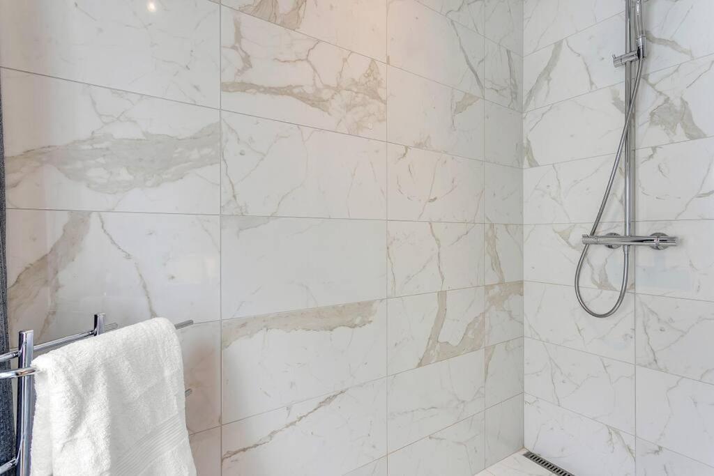 Luxury Penthous - 3 Bedroom - 2 Bath - Freeparking - Downtown Рейк'явік Екстер'єр фото